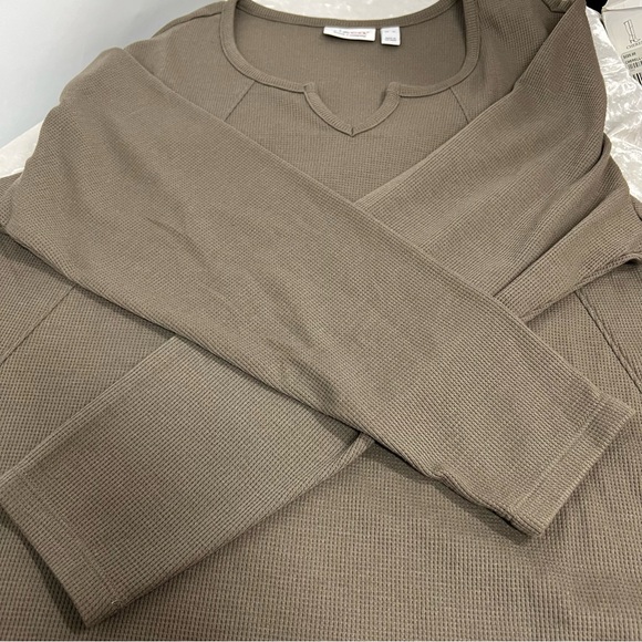 Waffle knit xl split v-neck swing top - Picture 11 of 12